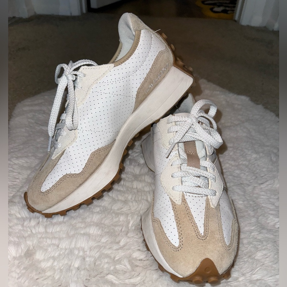 New Balance 327